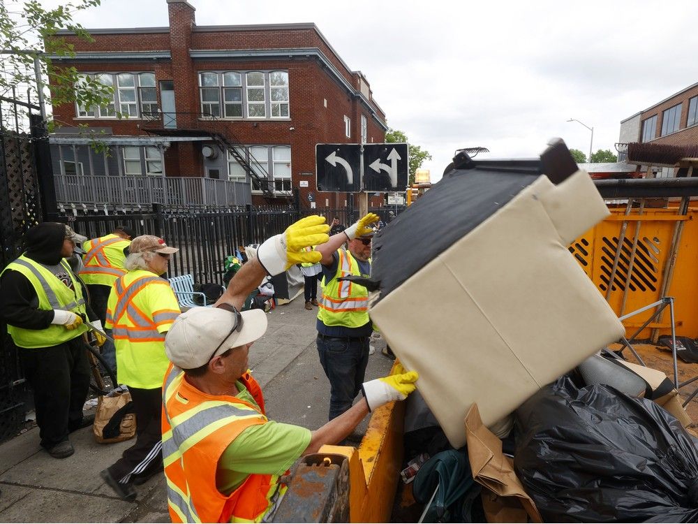 ‘Nowhere else for them to go’: Ottawa dismantles ByWard Market encampments