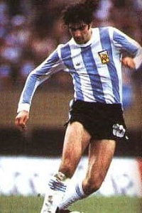 032. Mario Kempes
