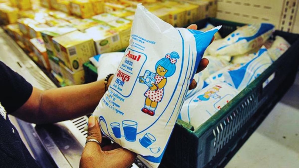 Amul Milk Price Hike: अमूल दूध हुआ महंगा, 2 रुपये प्रति लीटर बढ़े दाम, 1 मई से देशभर में कीमतें लागू