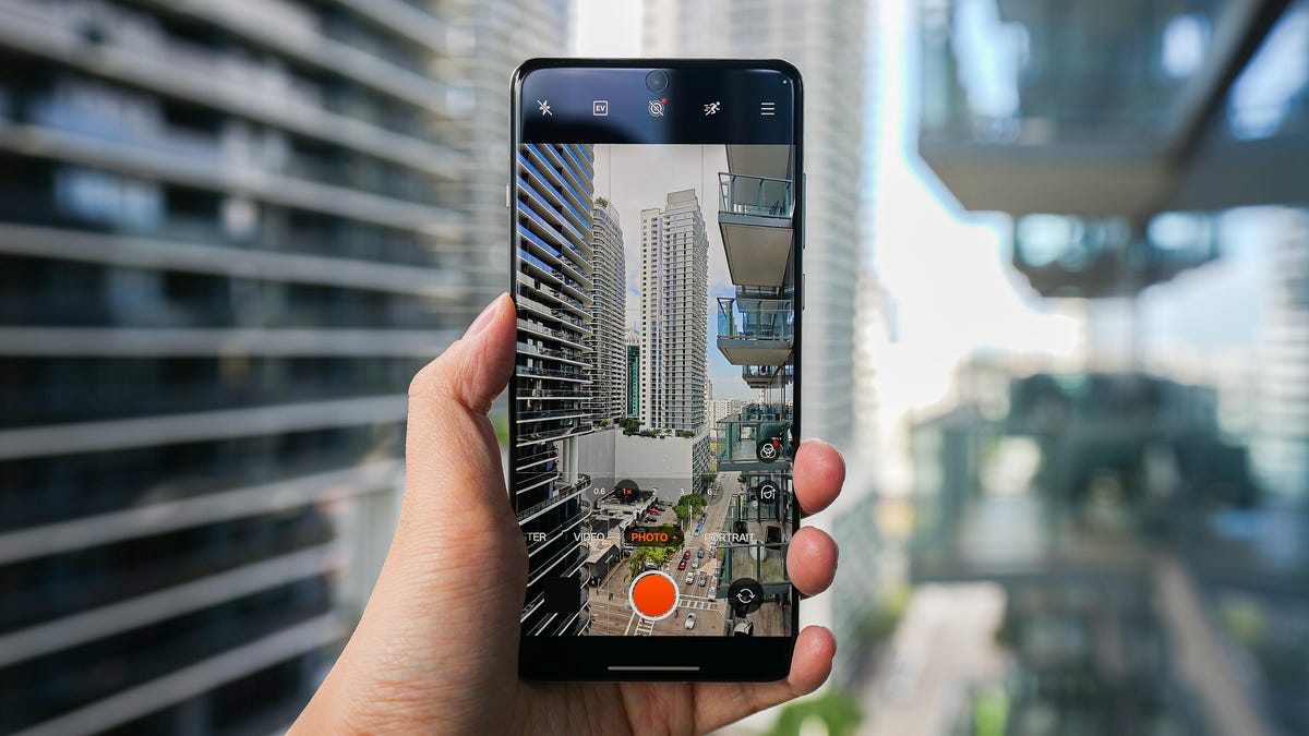 Why I recommend this OnePlus phone over the S25 Ultra