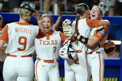 Women’s College World Series: Texas wins controversial Game 1 with go-ahead hit on attempted intentional walk