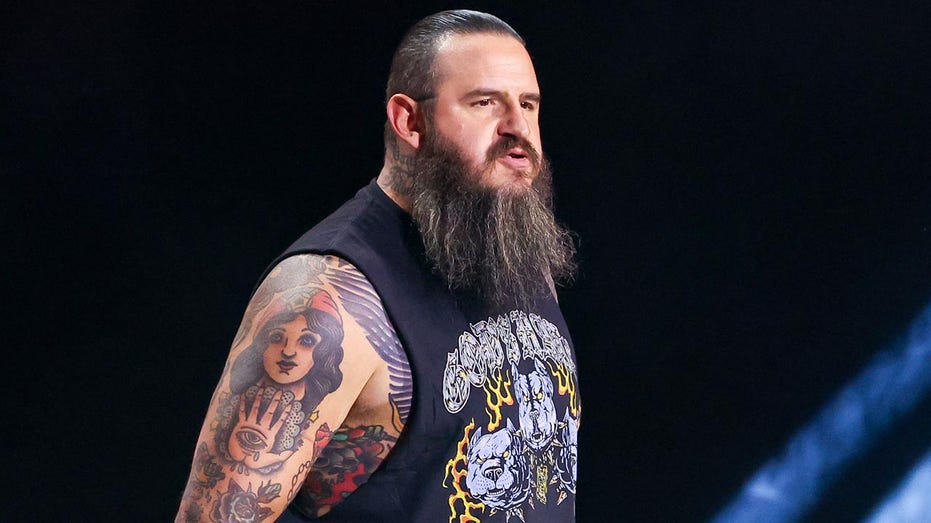 AEW star Brody King wears ‘abolish ICE’ shirt before match in Mexico