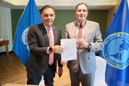 PAHO and UNOPS sign new agreement to promote and strengthen health systems in Latin America and the Caribbean
