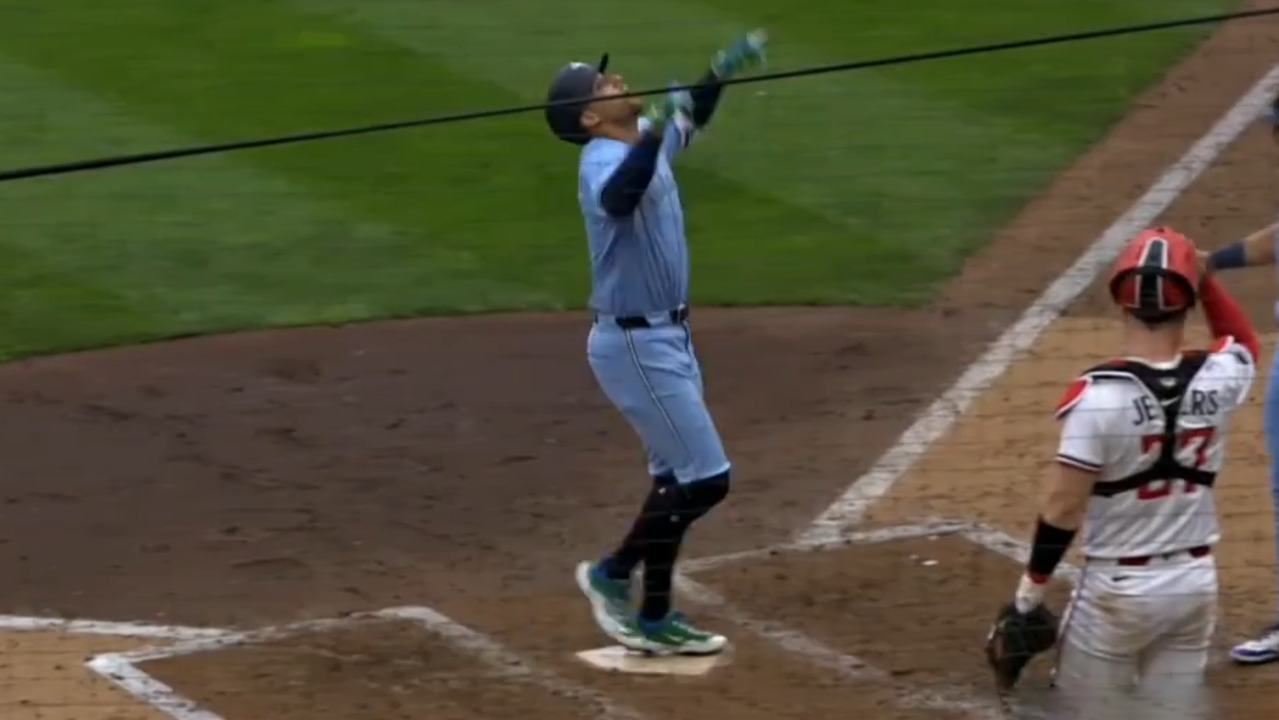 Blue Jays’ Springer belts go-ahead two-run homer vs. Twins
