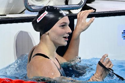 Summer McIntosh just misses another world record at Canadian swimming trials