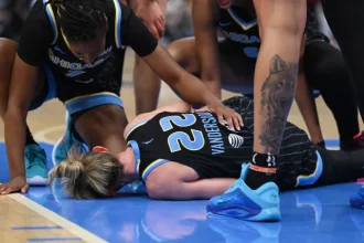 Courtney VanderSloot injury update: Sky guard gets awful ACL news after leaving game vs. Fever