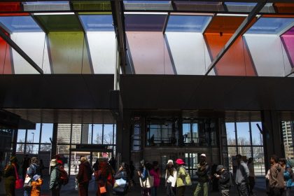 OC Transpo explores ‘creative’ ways to expand non-fare revenue