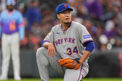 Mets ace Kodai Senga injures leg making play at first