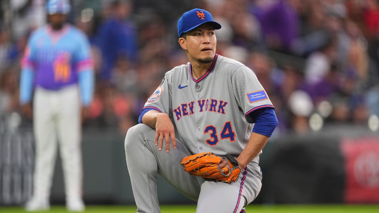 Mets ace Kodai Senga injures leg making play at first