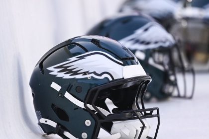 Can you name the NFL team with the most former Eagles players on their roster?