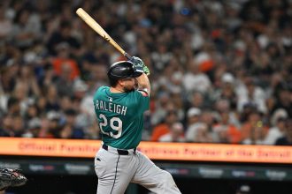 Cal Raleigh sets a new American League record as he closes in on Barry Bonds