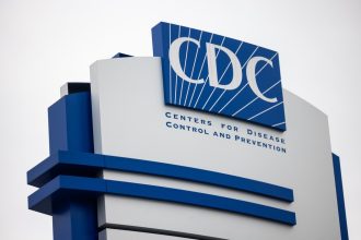 Inestabilidad de la planta profesional en los CDC altera proyectos de VIH y desperdicia dinero, dicen investigadores