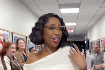 Jennifer Hudson’s Surprise Reaction to the Spirit Tunnel Cheers Is the Best Thing You’ll See Today