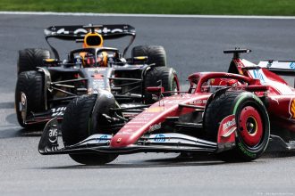 Leclerc, sur le podium, est satisfait des progrès de Ferrari mais…