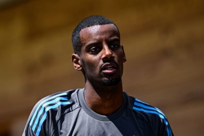 Newcastle lining up £120m double-deal to replace Alexander Isak with TWO players: report