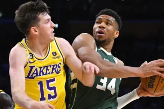 Lakers could land Giannis Antetokounmpo after trade request next year, offer ex-OU star Austin Reaves