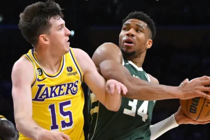 Lakers could land Giannis Antetokounmpo after trade request next year, offer ex-OU star Austin Reaves