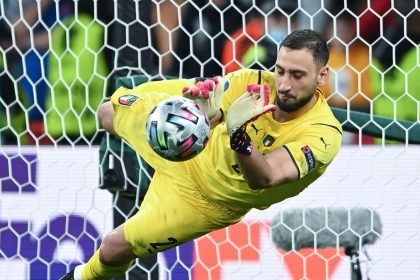 Is Gianluigi Donnarumma joining Chelsea or Man United?