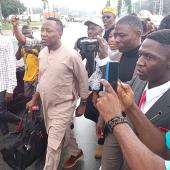 BREAKING: Sowore Arrives At Nigerian Police Headquarters With Travel Bag, Soap; Supporters Issue Two-Hour Ultimatum For His Release