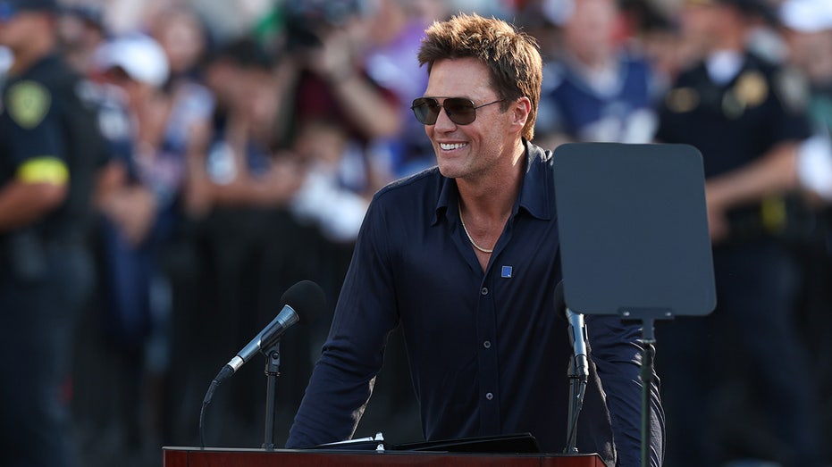 Patriots unveil statue of Tom Brady outside stadium: ‘This statue isn’t just for Pats fans’