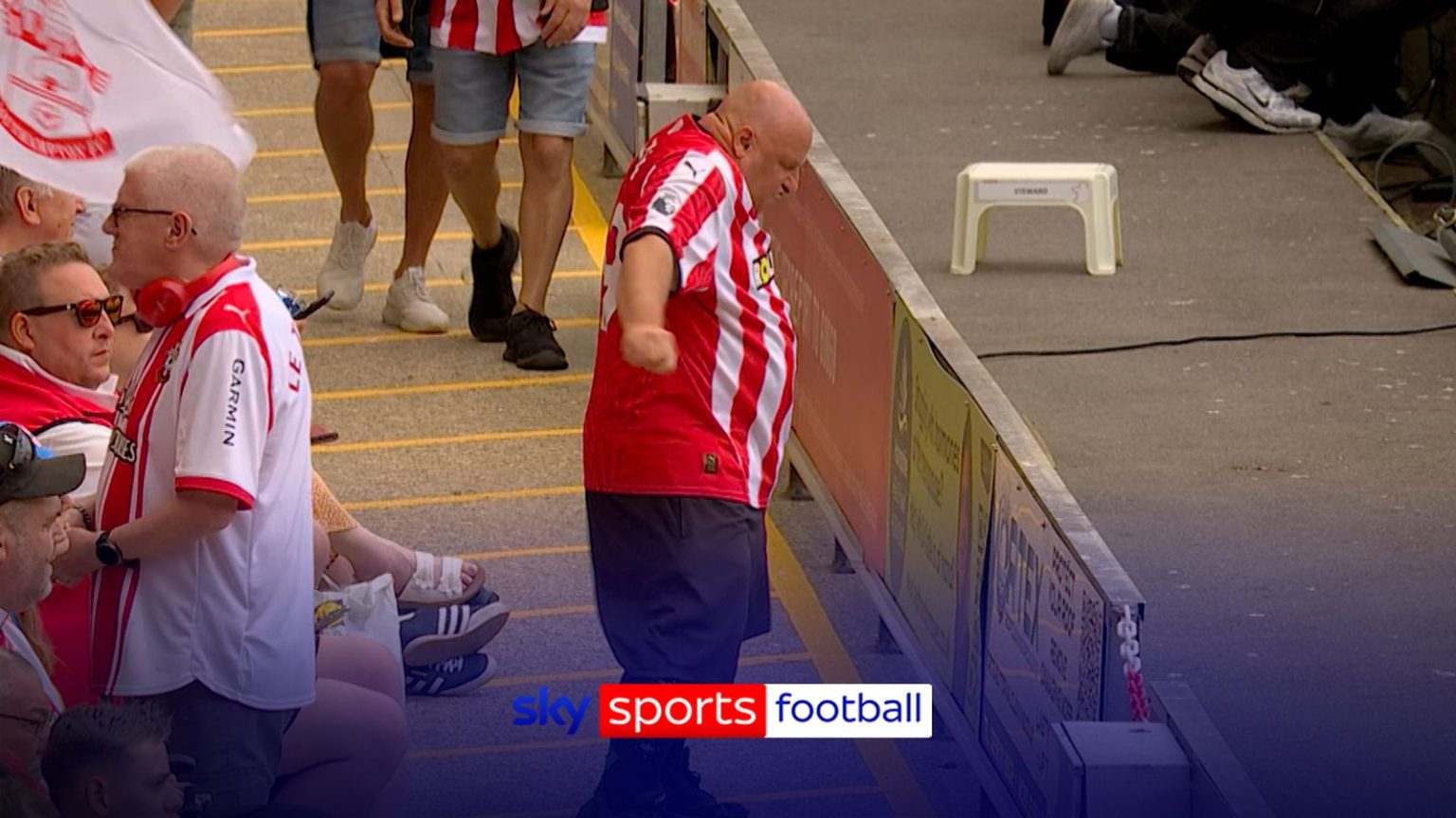 ‘He’s raring to go!’ | Southampton fan shows off his moves ahead of Wrexham clash!