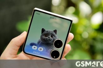 First hands-on photos of the Xiaomi Mix Flip 2 shared by DCS