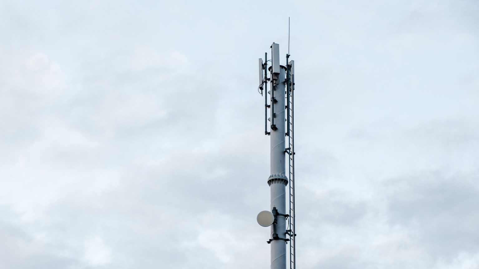 Android 16 can warn you if a stingray device is spying on you