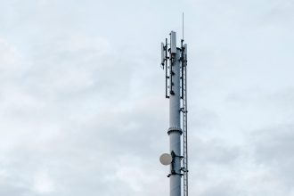 Android 16 can warn you if a stingray device is spying on you