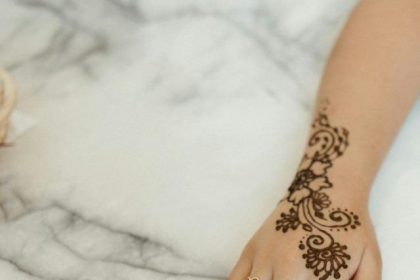 7 Mehendi Designs For Janmashtami 2025