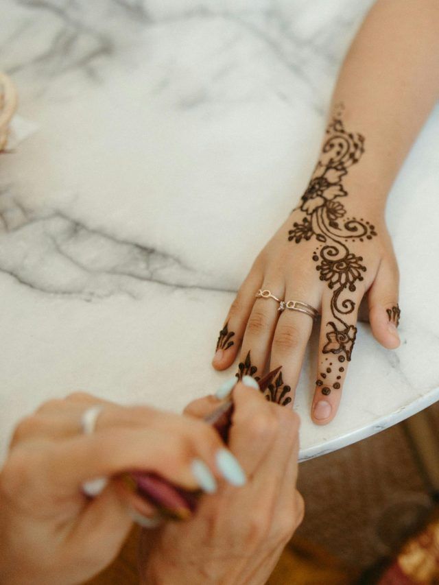 7 Mehendi Designs For Janmashtami 2025