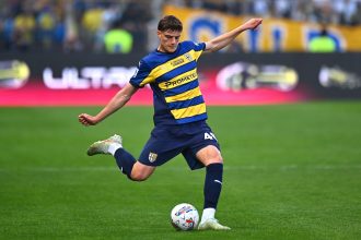 When will Leoni arrive to complete €35m Liverpool transfer?