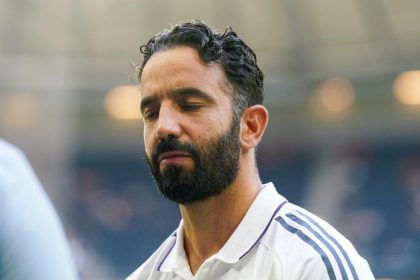 Man United leading race for £100 million midfielder