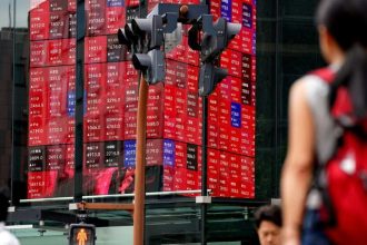 Asian markets dip after US tech slide