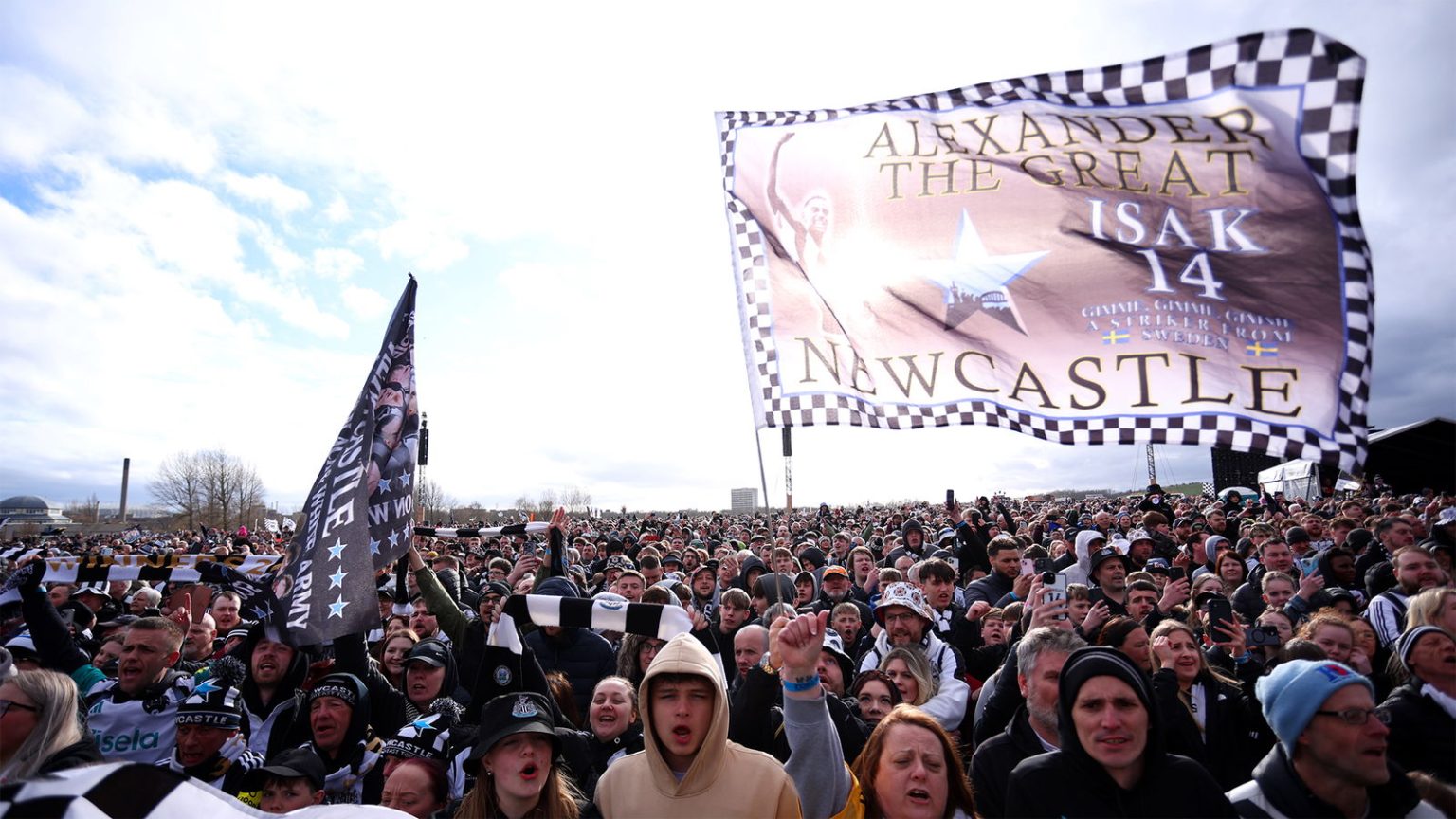 Alexander Isak and Newcastle United : A tale of two statements