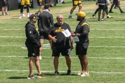 Former Steelers OL Critical Of Pat Meyer After Aaron Rodgers Called Out Group: Culture ‘Should’ve Been Set Forth Already’