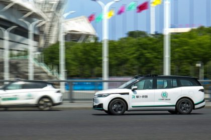 Baidu’s robotaxi push heats up with Uber deal, rental service
