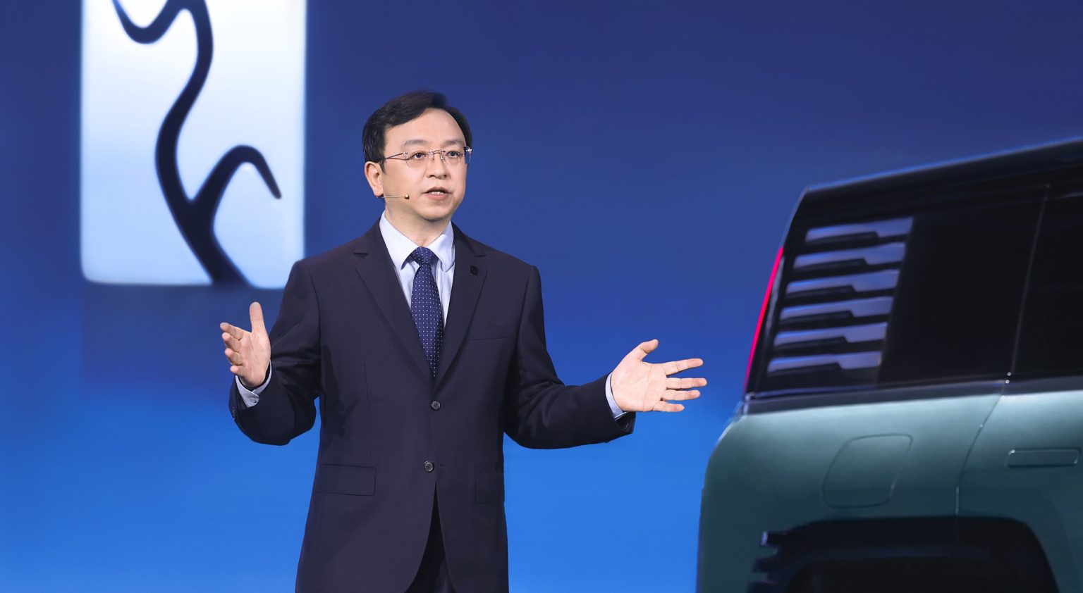BYD’s president Wang Chuanfu visits Xiaomi EV factory
