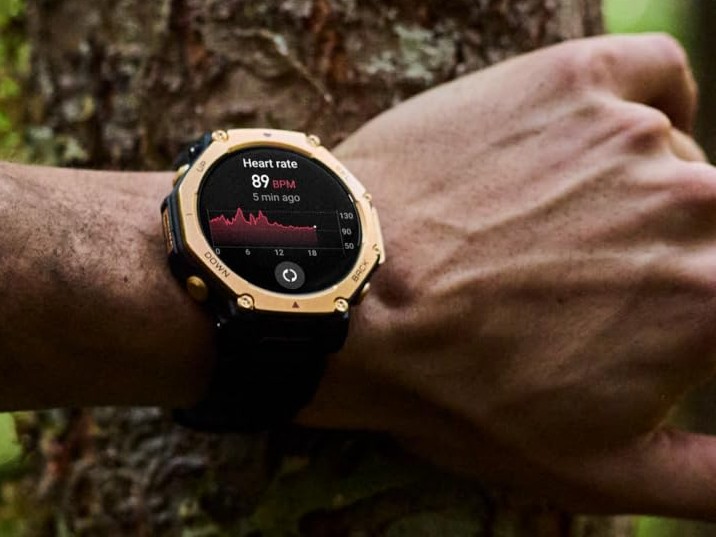 Powerful Amazfit smartwatch in bold new colorway now available