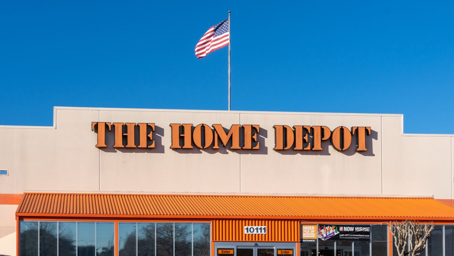 Are Home Depot’s Dusk-To-Dawn Light Bulb Adaptors Any Good? Here’s What Users Say