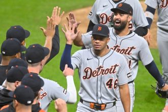 Tigers end slide, tie Guardians atop AL Central