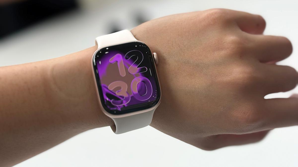 The Apple Watch Series 11 gets its first discount