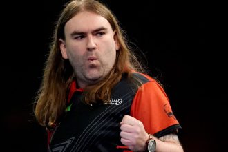 Players Championship 28: Ryan Searle victorious in Leicester as Luke Humphries makes early exit