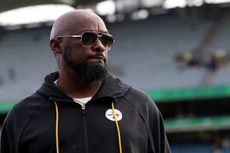 NFL fans scrutinize Steelers’ Mike Tomlin’s coaching decisions as team hangs on for win