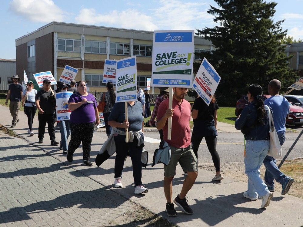 Back to bargaining for striking support workers and Ontario colleges
