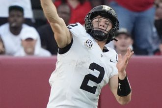 Vanderbilt QB Diego Pavia gets into heated exchange with Alabama fan