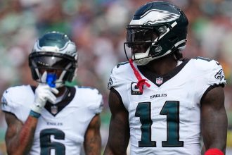 A.J. Brown accused of giving up on play as DeVonta Smith makes brutal admission on Eagles relationships