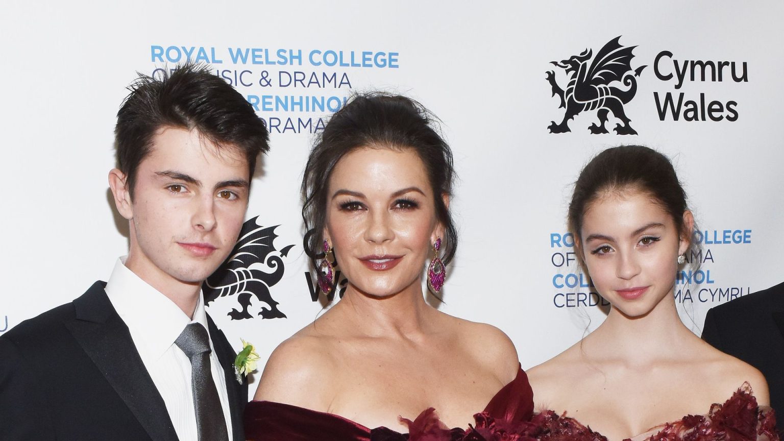 Exclusive: Catherine Zeta-Jones’ unexpected 2-word advice for kids with Michael Douglas
