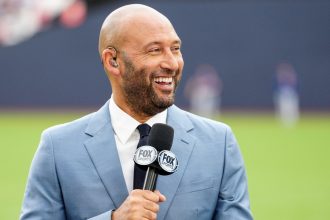 Derek Jeter ‘sorry’ as phone interrupts Fox broadcast before Yankees icon asks to take abrupt break