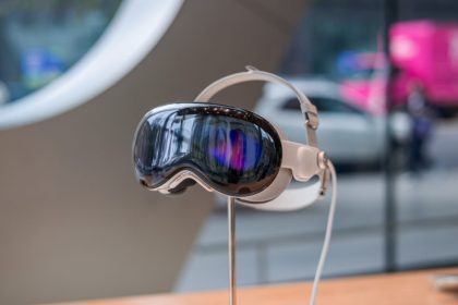 Apple Vision Pro to feature live immersive Los Angeles Lakers games [U]