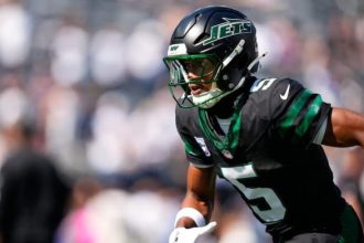 Jets’ Garrett Wilson will miss ‘a couple of weeks’ due to a knee injury he suffered in Week 6